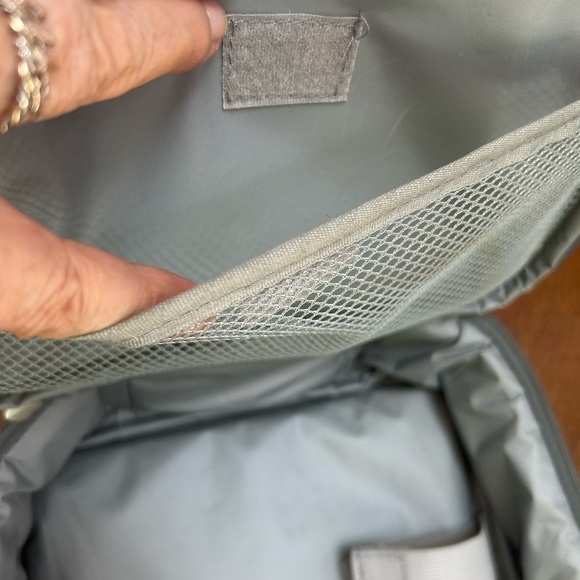 Two(2) insulated padded lunchboxes, dinosaurs & cars. Preowned, lots life left! - Picture 5 of 9